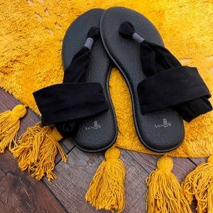SANUK * black sandals